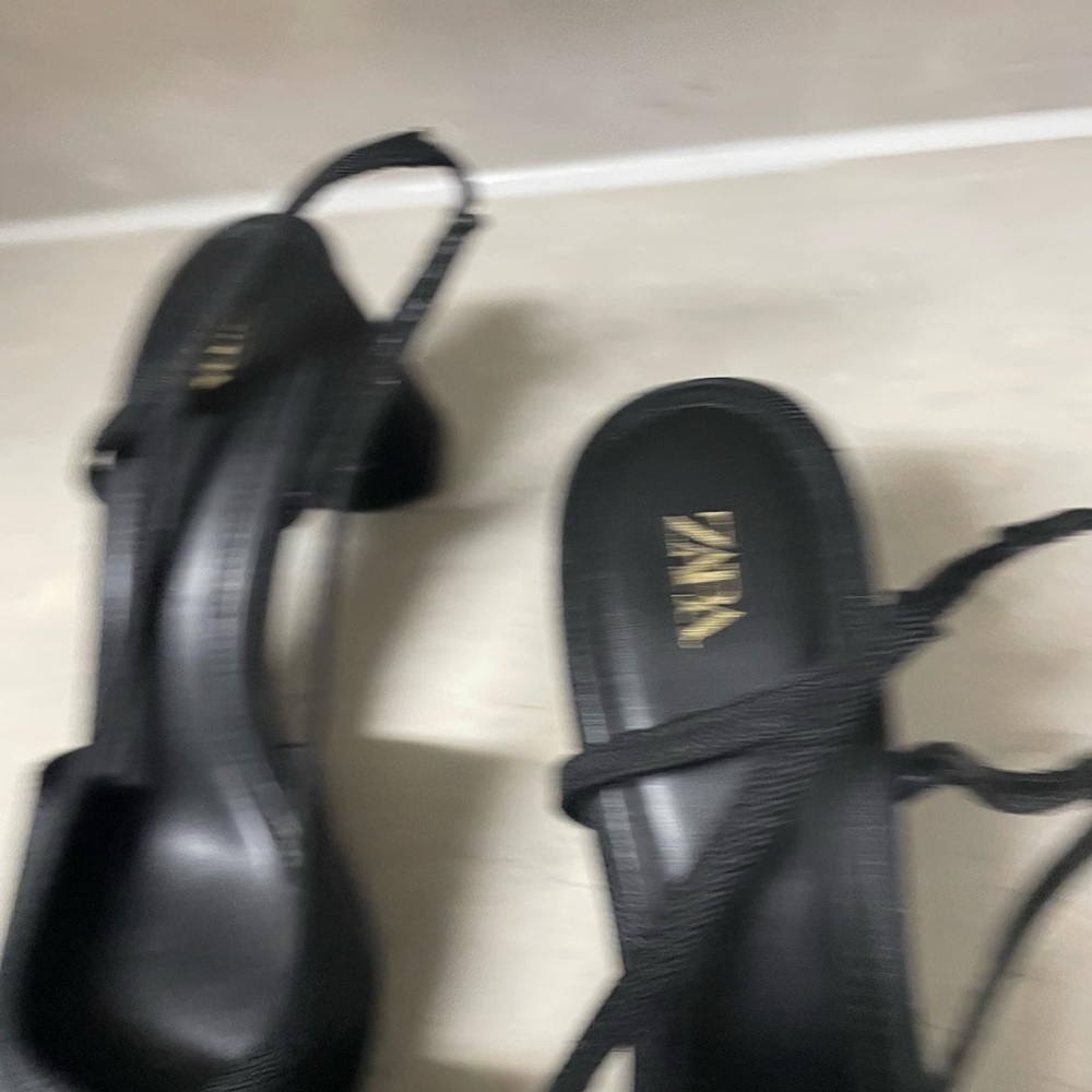 Zara Women's Elegant Black Slingback Heels - Picture 4 of 8